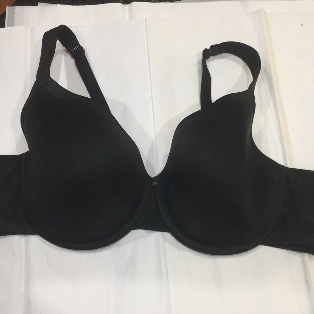 Like new cacique satin trim underwire bra